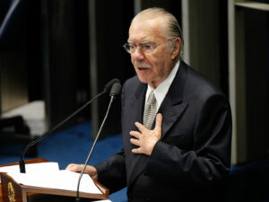 O senador José Sarney durante discurso
